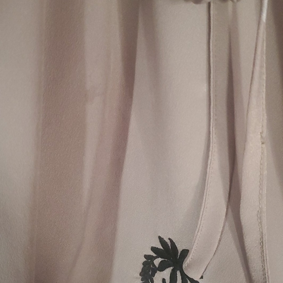 Too - Picture 2 of 3